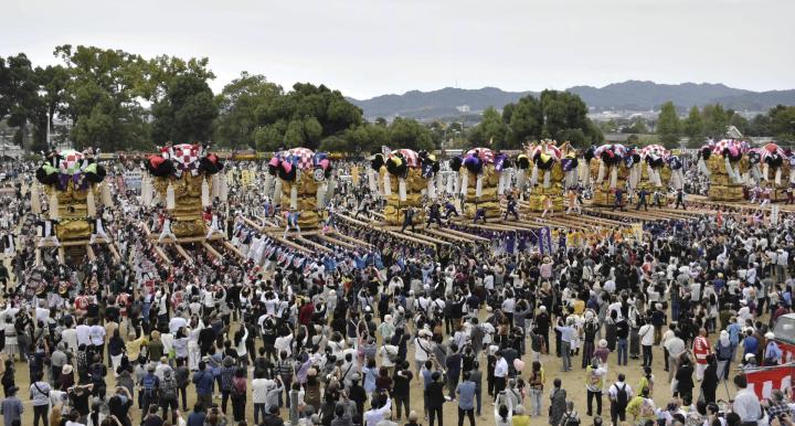 統一寄せ勇壮に 新居浜太鼓祭り 上部4地区から20台集結（愛媛）（愛媛新聞ONLINE） - Yahoo!ニュース