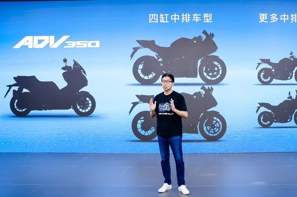 ホンダ400cc4気筒続報】ベースは中国のフルカウル？ 日本にはヨンフォア50周年の2025年に「CB400Four」の車名とスタイルでネイキッド導入か（Webikeプラス）  - Yahoo!ニュース