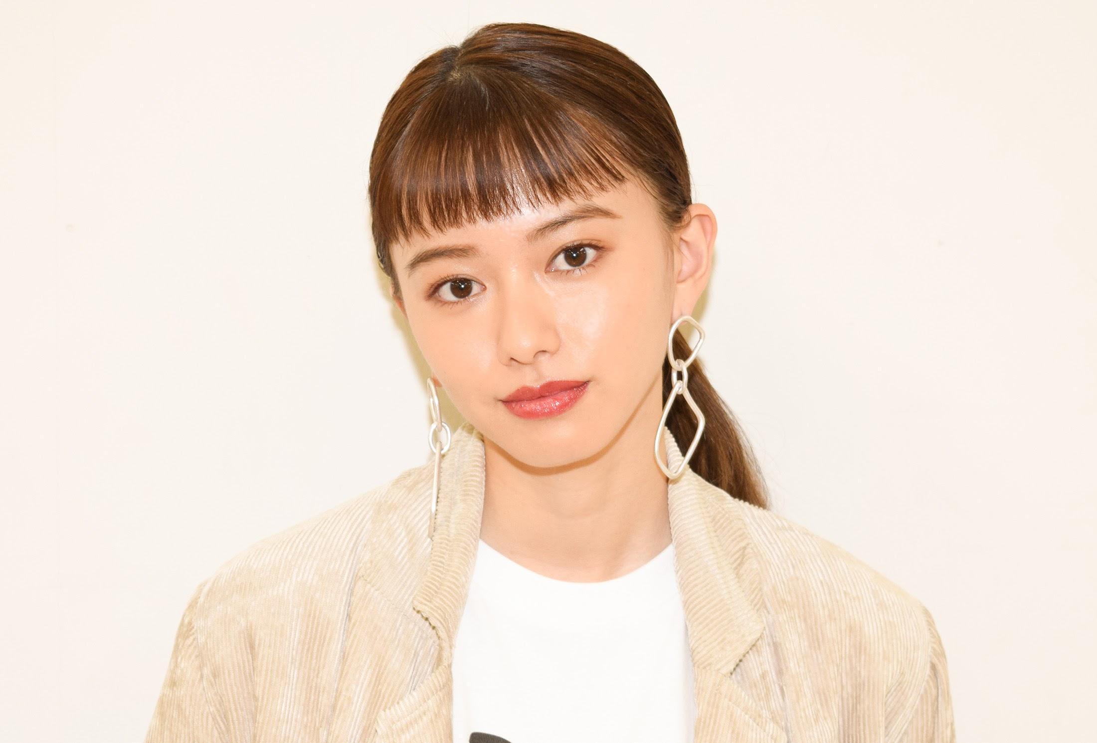 山本舞香＞レザーパンツですらり美脚 「ディースクエアード」コーデでワイルドムード（毎日キレイ） - Yahoo!ニュース