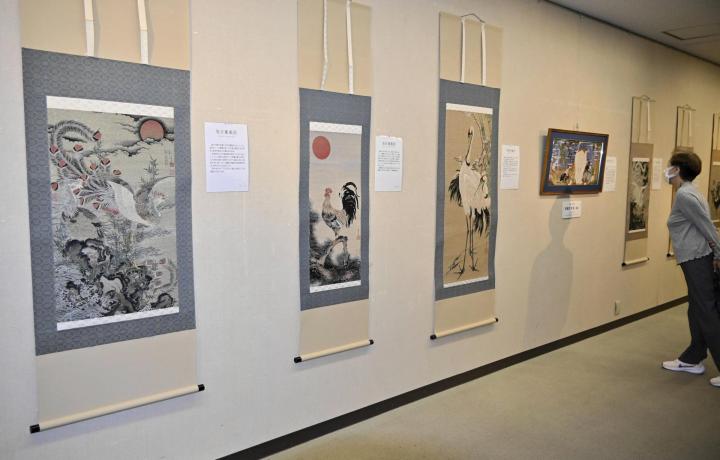 西陣織で江戸期絵師・伊藤若冲の絵画表現 今治で27日まで展覧会（愛媛）（愛媛新聞ONLINE） - Yahoo!ニュース