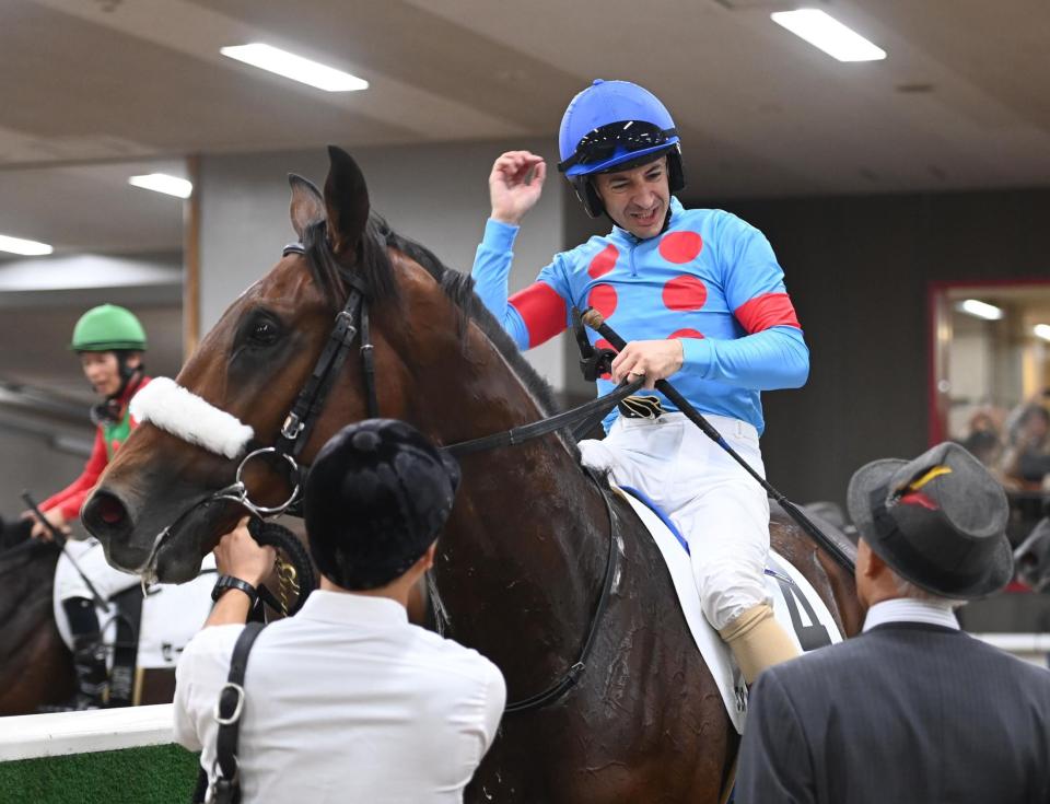 新馬戦】アーモンドアイの初子アロンズロッドはデビュー戦４着 ルメール「まだ甘いけど、大きな伸びしろがあります」（デイリースポーツ） -  Yahoo!ニュース