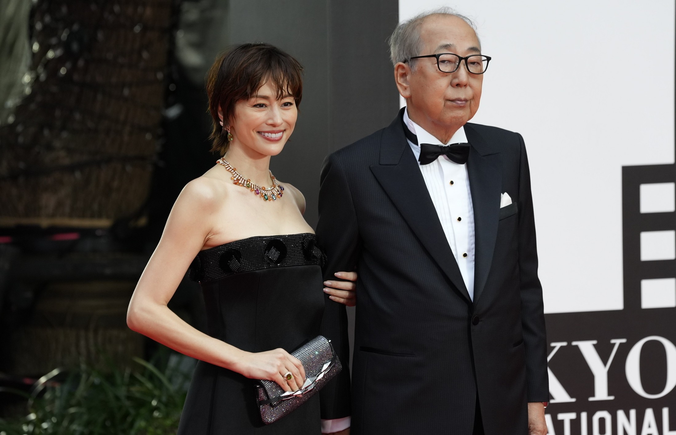 米倉涼子、大胆ドレスで女神のような美しさ！：第37回東京国際映画祭（シネマトゥデイ） - Yahoo!ニュース