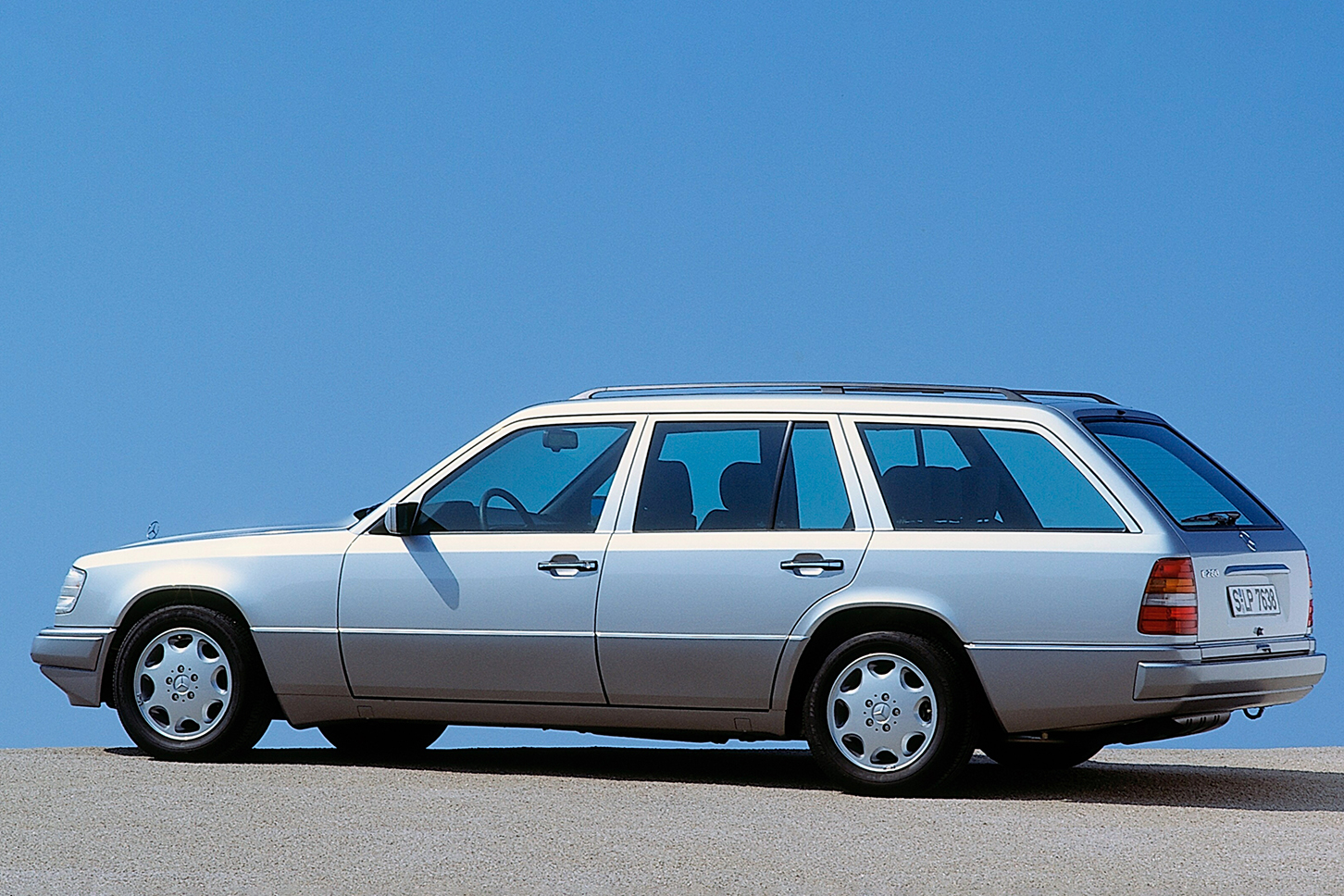 メルセデス・ベンツ初代Eクラス（W124系）、名車伝説はこの1台からはじまった！──新連載【ザ・ファースト・モデル 】#01（KURU  KURA（くるくら）） - Yahoo!ニュース