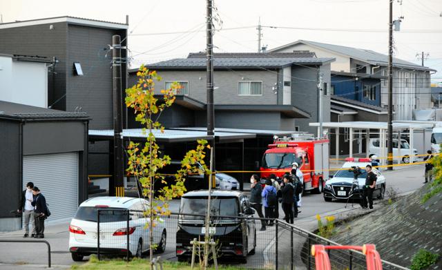 住宅焼け、子ども2人含む男女4人死亡　住人の親子か　富山・射水