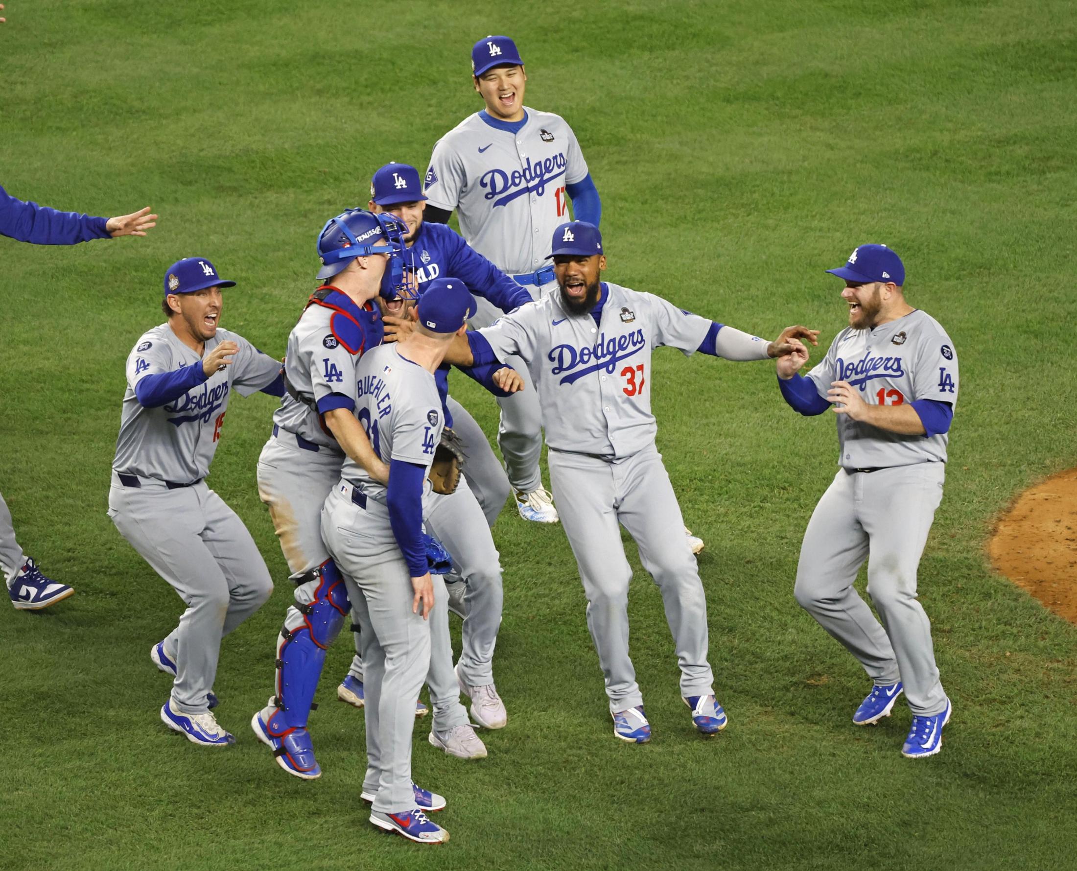 大谷、仲間と制覇喜び分かち合う メジャー7年目、初のWシリーズ