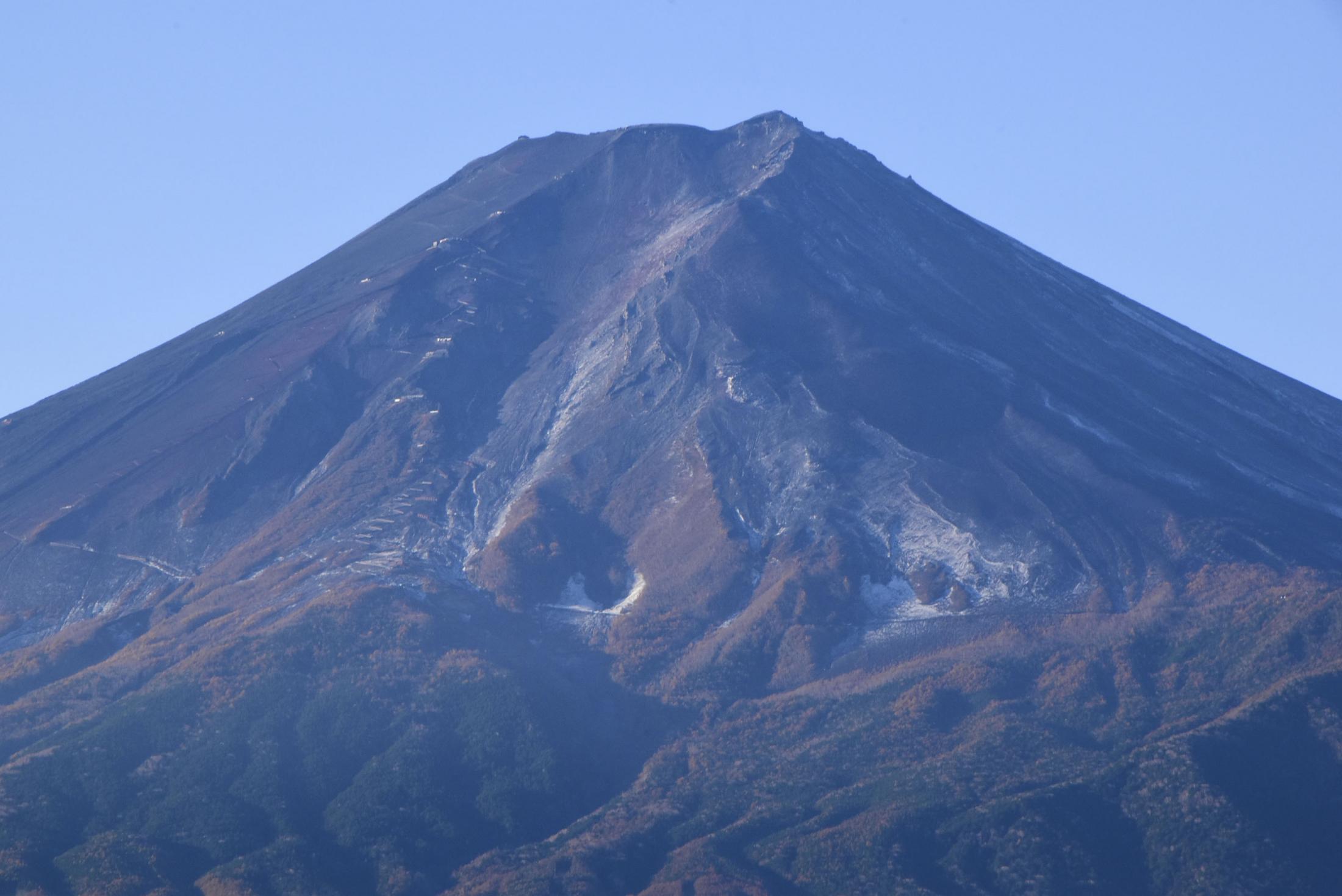 富士山で最も遅い初冠雪 高温続き要因か、甲府地方気象台（共同通信） - Yahoo!ニュース