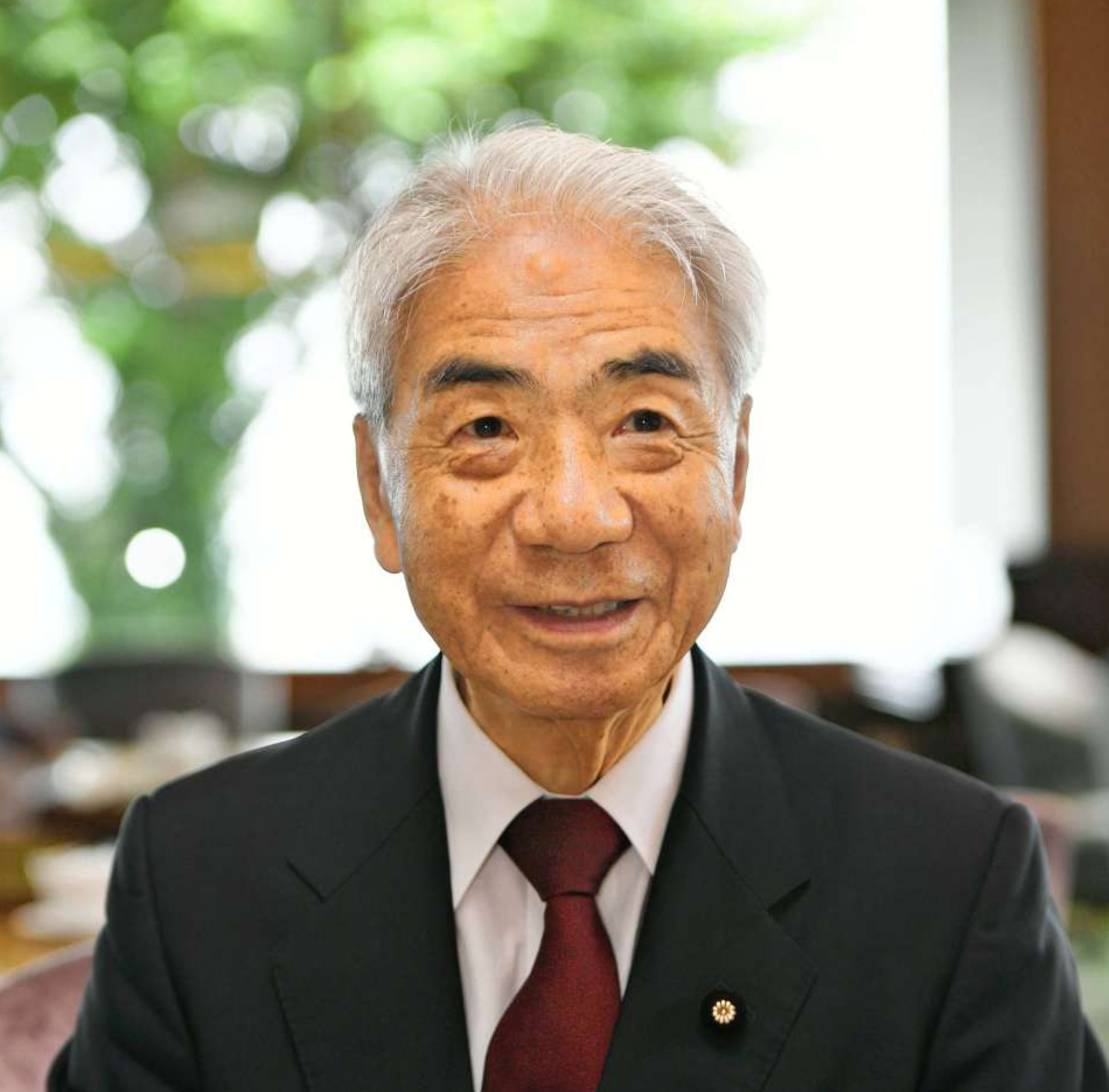 尾辻秀久氏が参院議長辞任願を提出、11日に新議長選出 腰部のけがから体調不良、今期限りで政界引退へ（南日本新聞） - Yahoo!ニュース