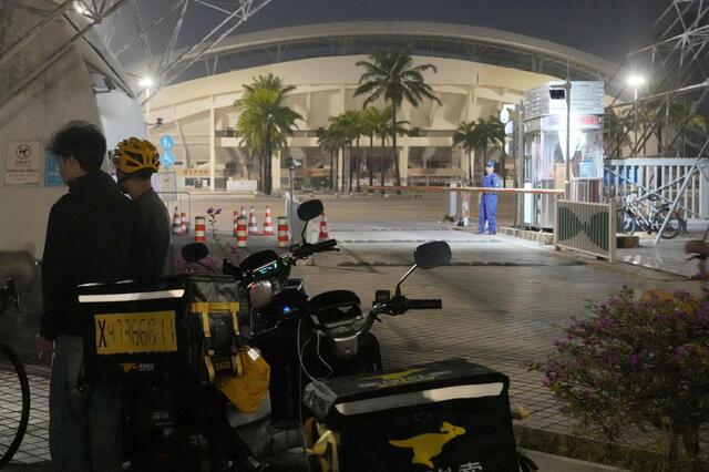 中国広東省珠海市でSUV暴走、35人死亡43人負傷の惨劇:離婚後の財産分与への不満が動機か 珠海市体育施設での暴走事故現場(共同)