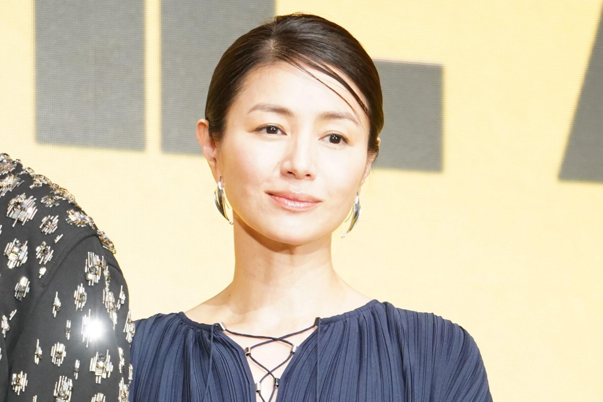 井川遥＞美脚すらり！ ひざ上15センチのミニワンピで大人の魅力（毎日キレイ） - Yahoo!ニュース