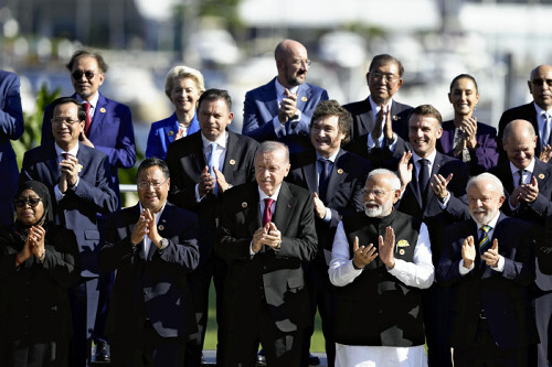 G20首脳陣集合写真