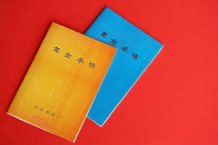 【厚生年金】老後、年金だけで生活できる？「月額10万円以上」を受給する人の割合は何パーセント？(LIMO)