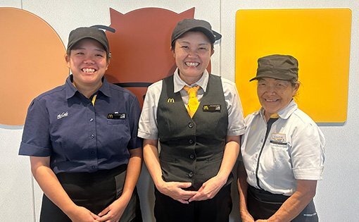 定年なし」のマクドナルド 親子3世代で働く76歳の現役店員「職場で娘と孫と会える」シニア採用の企業メリットは（CHANTO WEB） -  Yahoo!ニュース