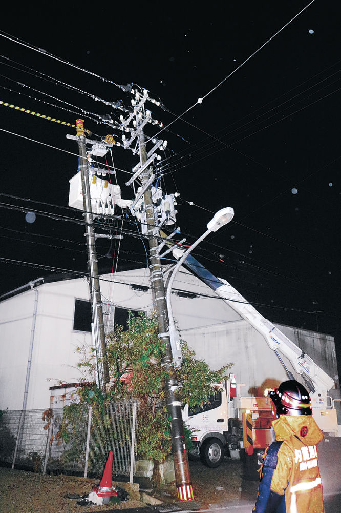 傾いた電柱接触、出火 内灘・宮坂 液状化、雨で沈下進行か（北國新聞社） - Yahoo!ニュース