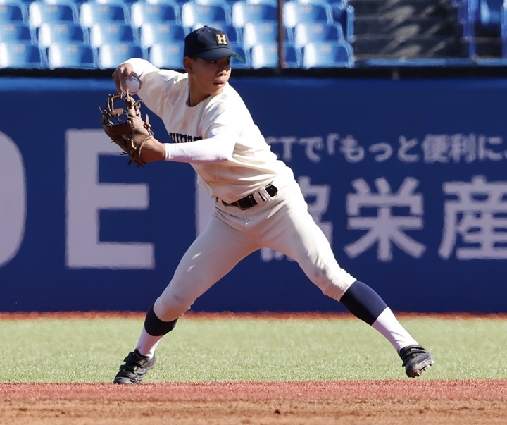 広島商ナイン新調ユニで入場行進 伝統校復活にスタンドから拍手