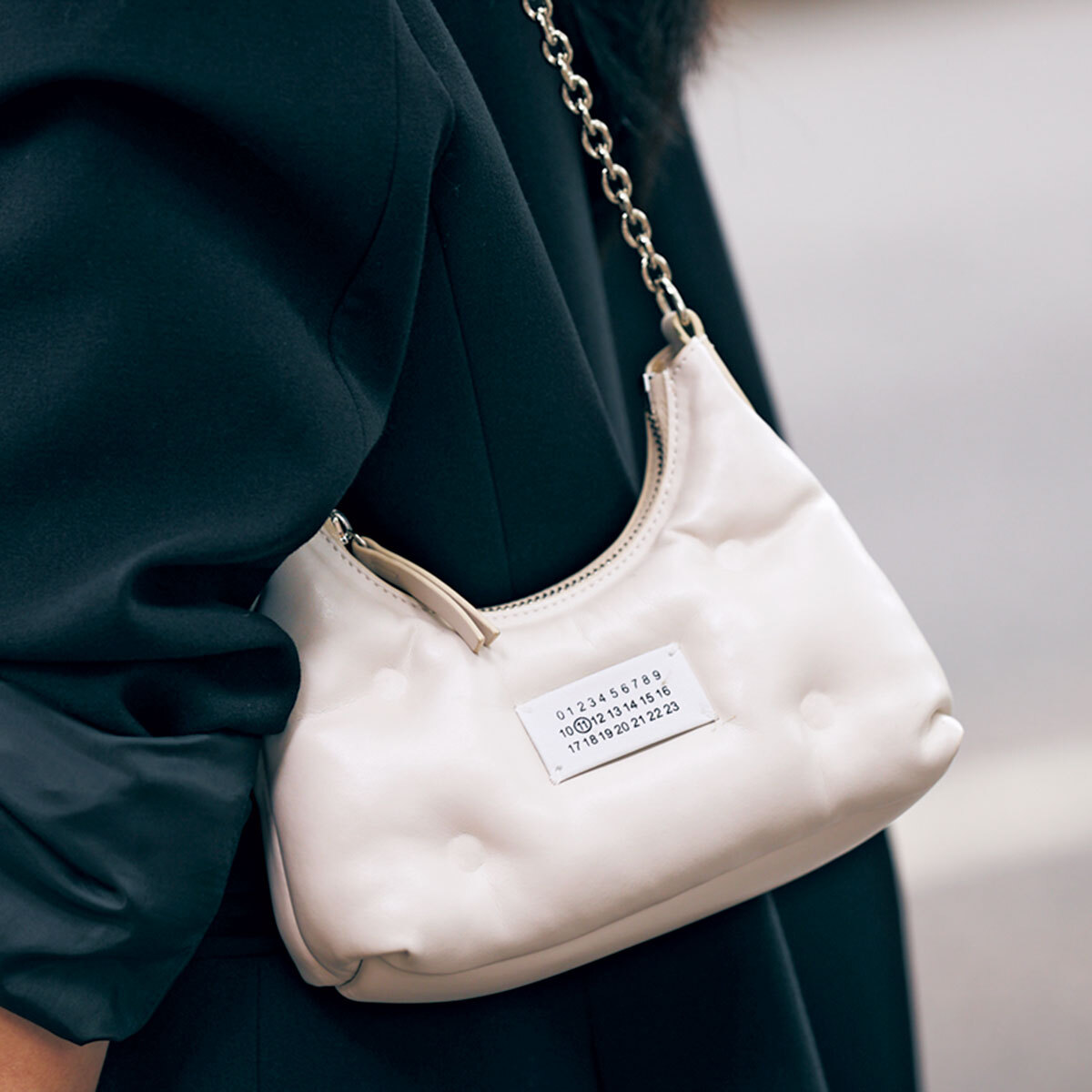 MM6 Maison Margiela Classic Japanese Cross Body Bag | Black | FARFETCH