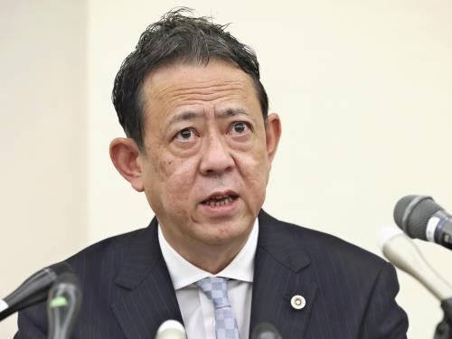 兵庫県知事選での問題について記者会見する斎藤知事の代理人弁護士（27日、神戸市中央区）