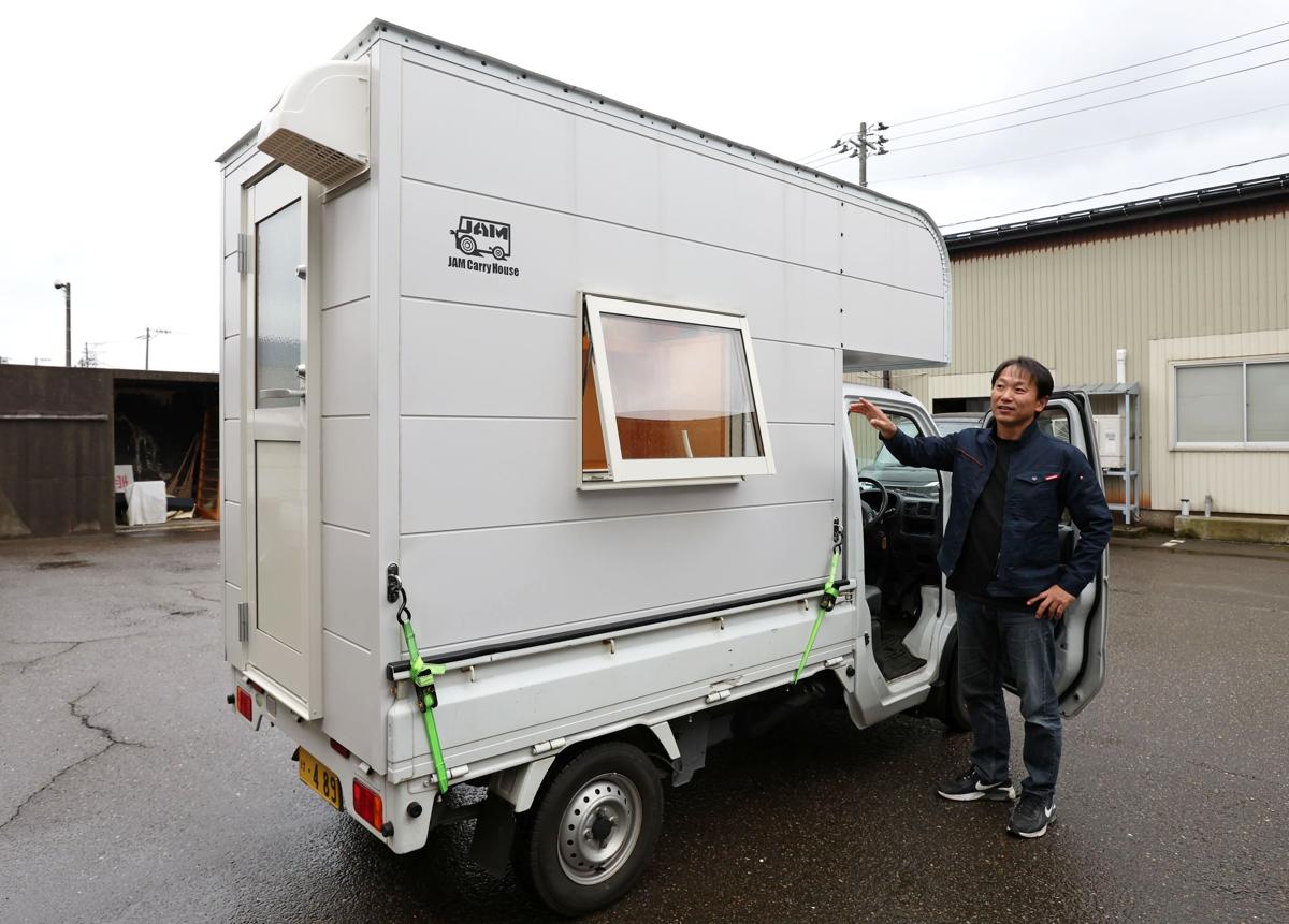 軽トラがキャンピングカーに!? 新潟県上越市の工務店、荷台に載せる“小さな家”販売好調（新潟日報） - Yahoo!ニュース