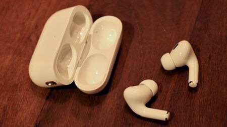 AirPods Pro 2の「ヒアリング補助」で広がる新たな可能性、最も身近なイヤホンが実現する「機能」の意義（東洋経済オンライン） -  Yahoo!ニュース