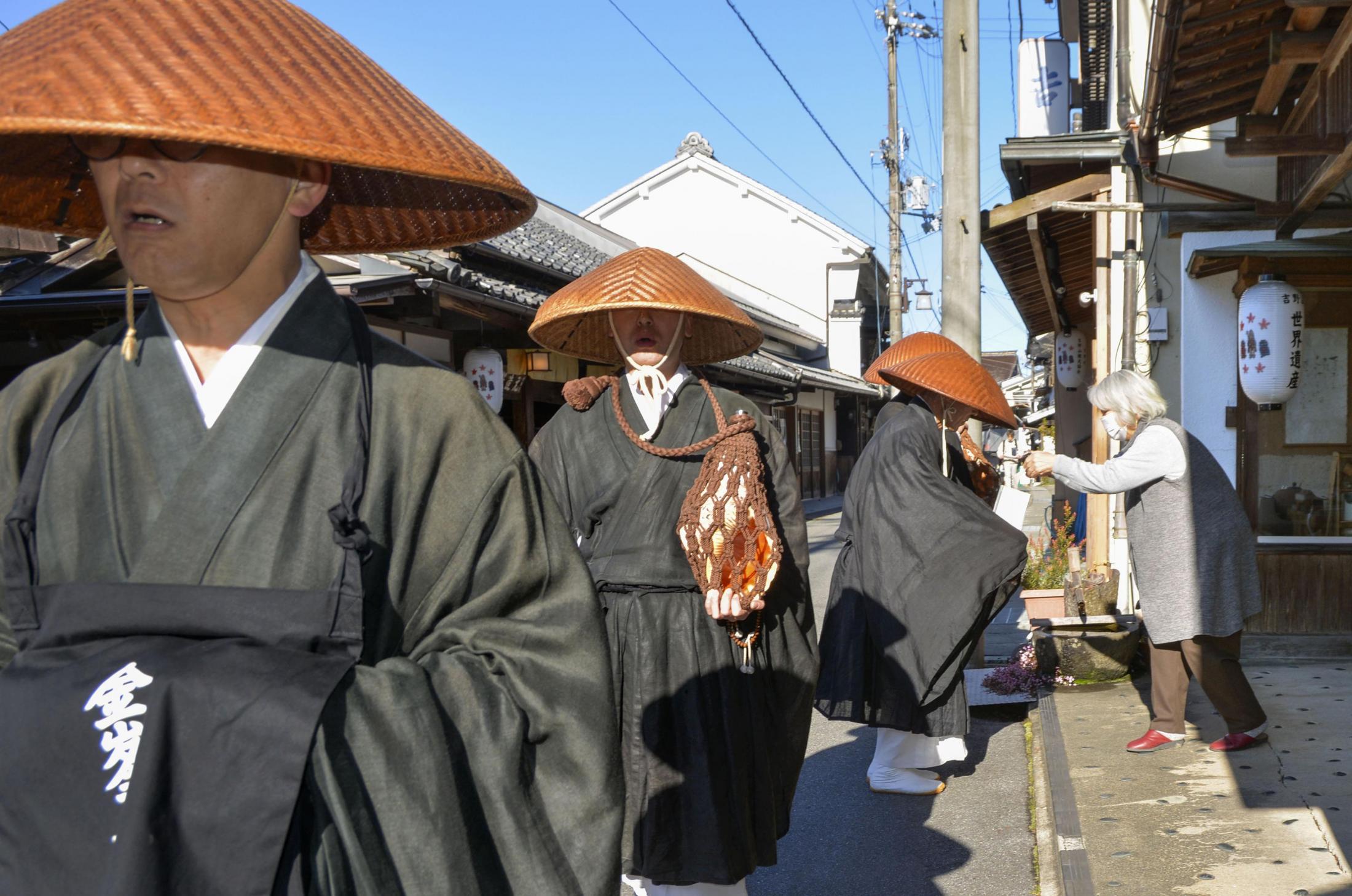 世界遺産・金峯山寺の僧侶が托鉢 能登半島災害支援も、奈良（共同通信） - Yahoo!ニュース