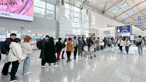 仁川国際空港のセキュリティカメラの映像 (架空)