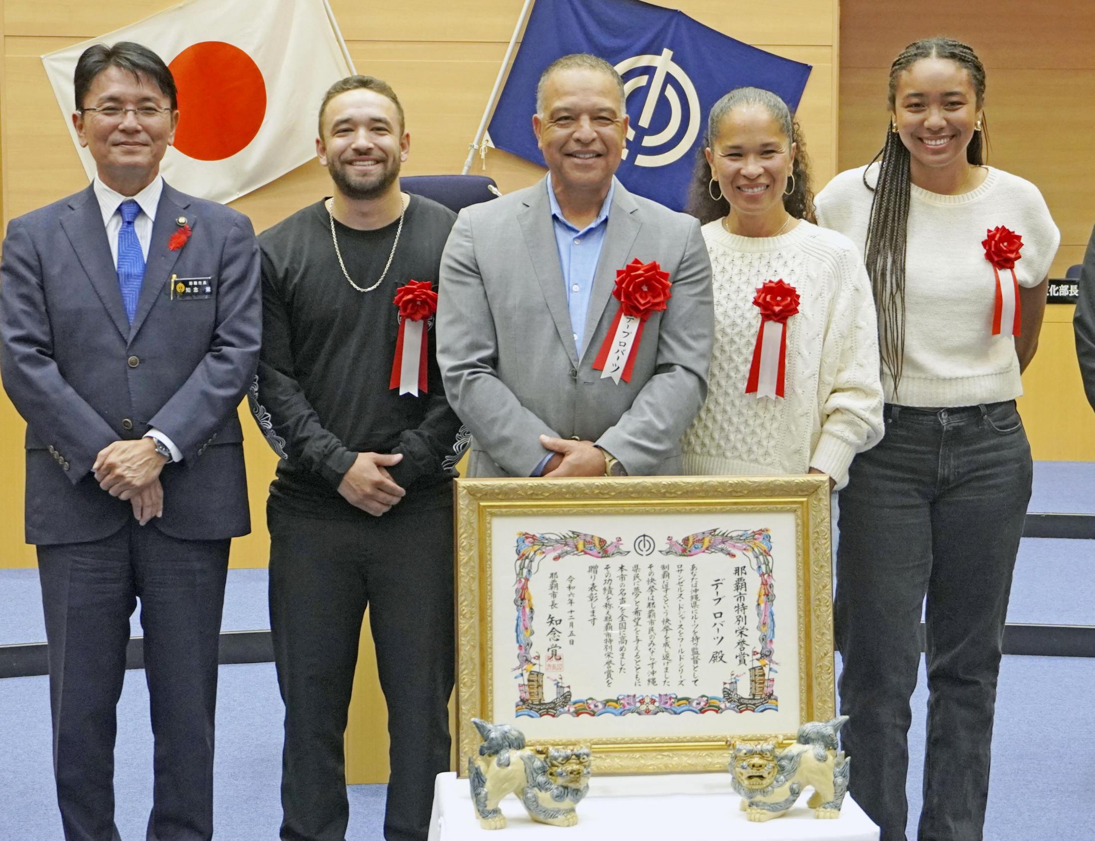 ドジャース監督に那覇市栄誉賞 沖縄生まれ、WS優勝導く（共同