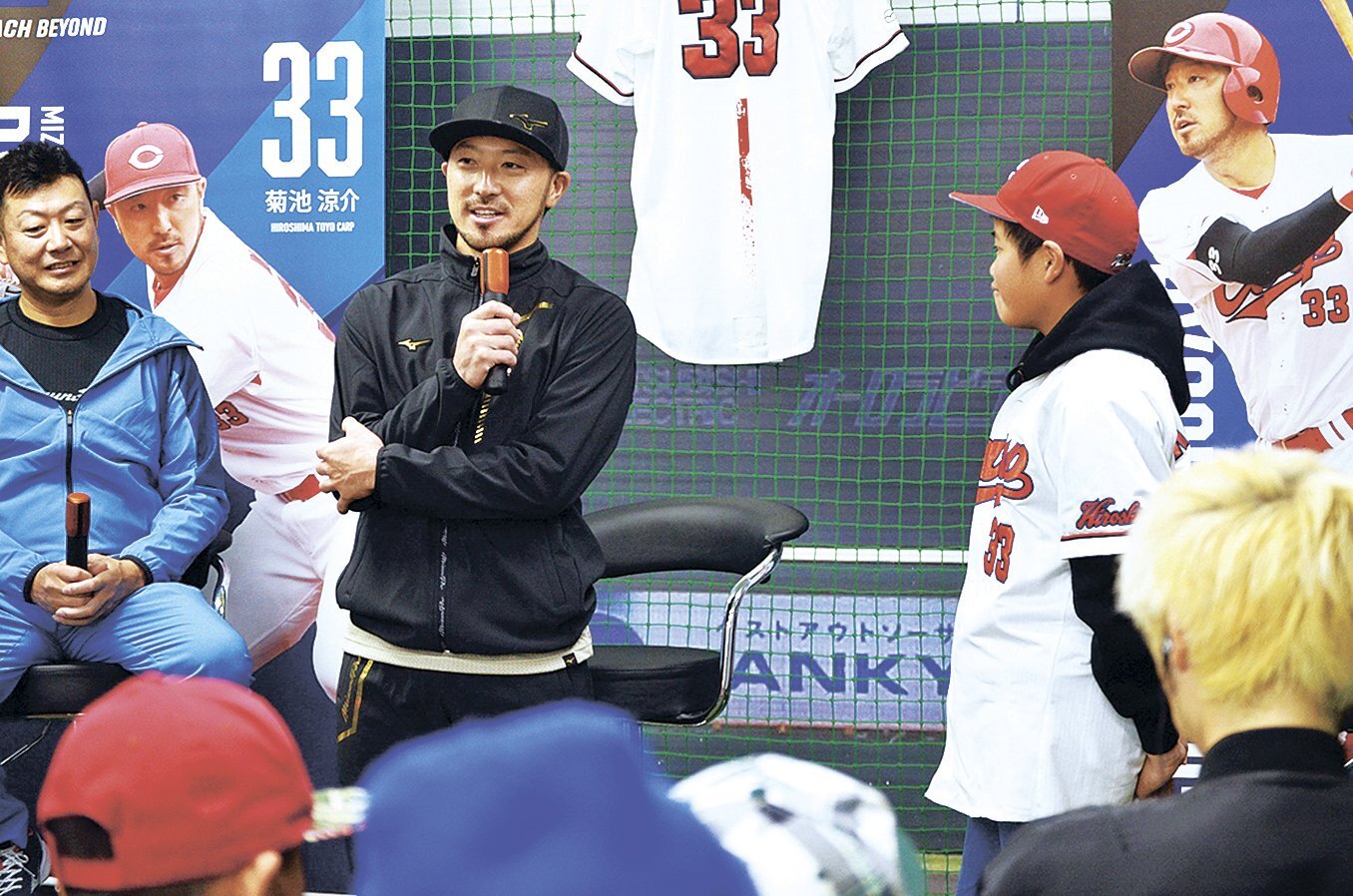 グラブの大切さを語る 武工大二高出身で広島カープの名手・菊池涼介選手が長野県松本市でトークショー（市民タイムスWEB） - Yahoo!ニュース