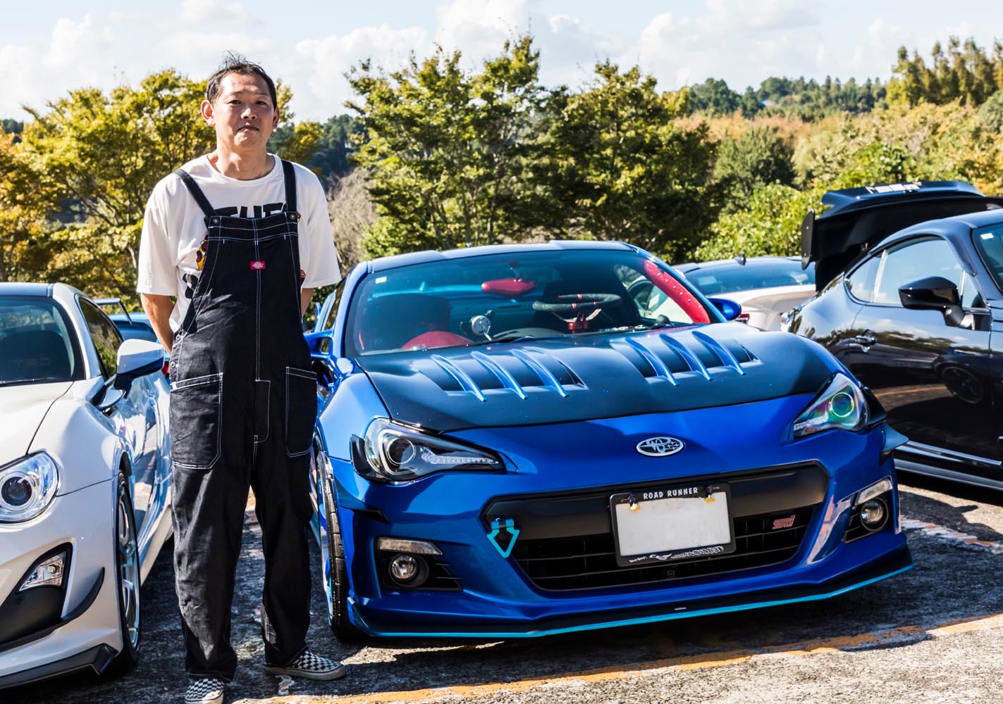 スバル「BRZ」をWRブルーでコーディネート…内装は鮮烈レッドで