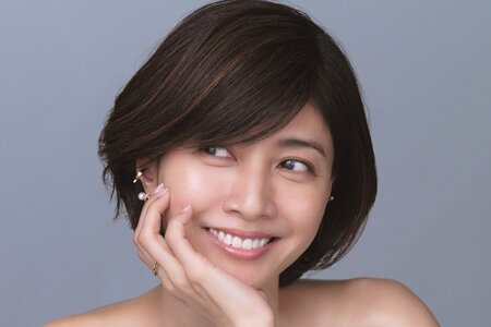 内田有紀49歳ほぼすっぴん美肌で「美的GRAND」表紙！デコルテまでハリツヤがすごい（LIMO） - Yahoo!ニュース