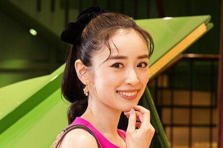 36歳 泉里香まるでリカちゃん人形？ド派手ピンクドレスに「可愛
