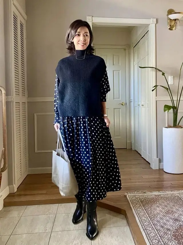 おしゃれな50代が着ている「冬のワンピース」って？上品で