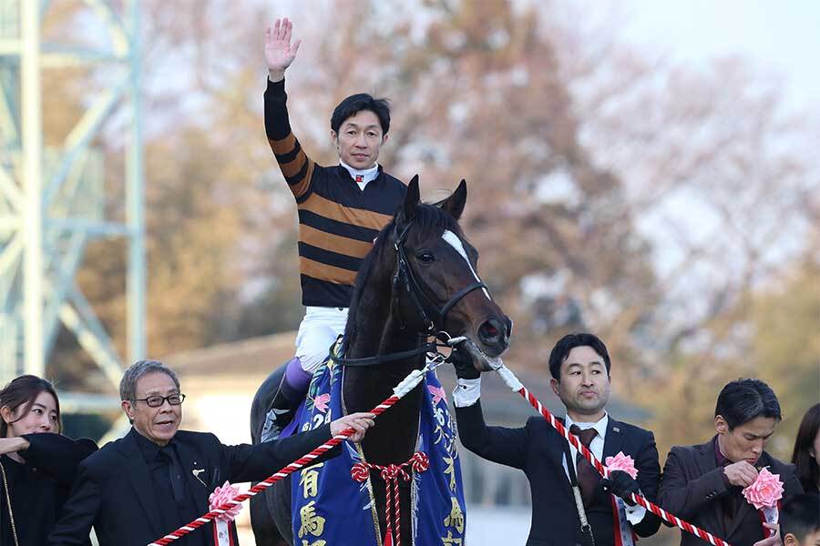 有馬で武豊が2度も駆使した“神の手” 大御所の粋な演出で迎えた大団円に広がる感動「まつりだった」（THE ANSWER） - Yahoo!ニュース