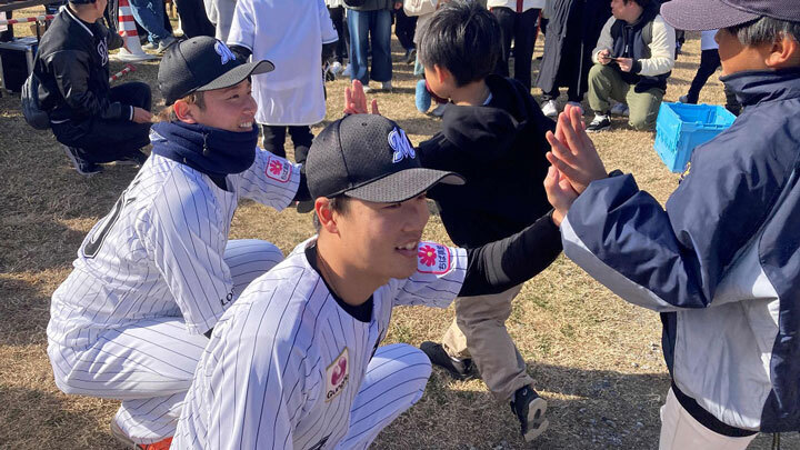 ロッテ】「元気をもらった」横山、友杉が市原で子どもたちの野球