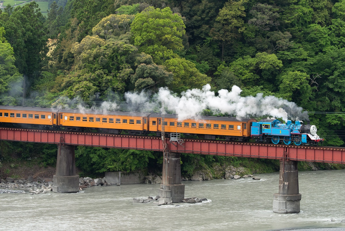 大井川鐵道「きかんしゃトーマス号」2025年も4月から運行！！原作出版80周年スペシャル企画も準備中（ウォーカープラス） - Yahoo!ニュース