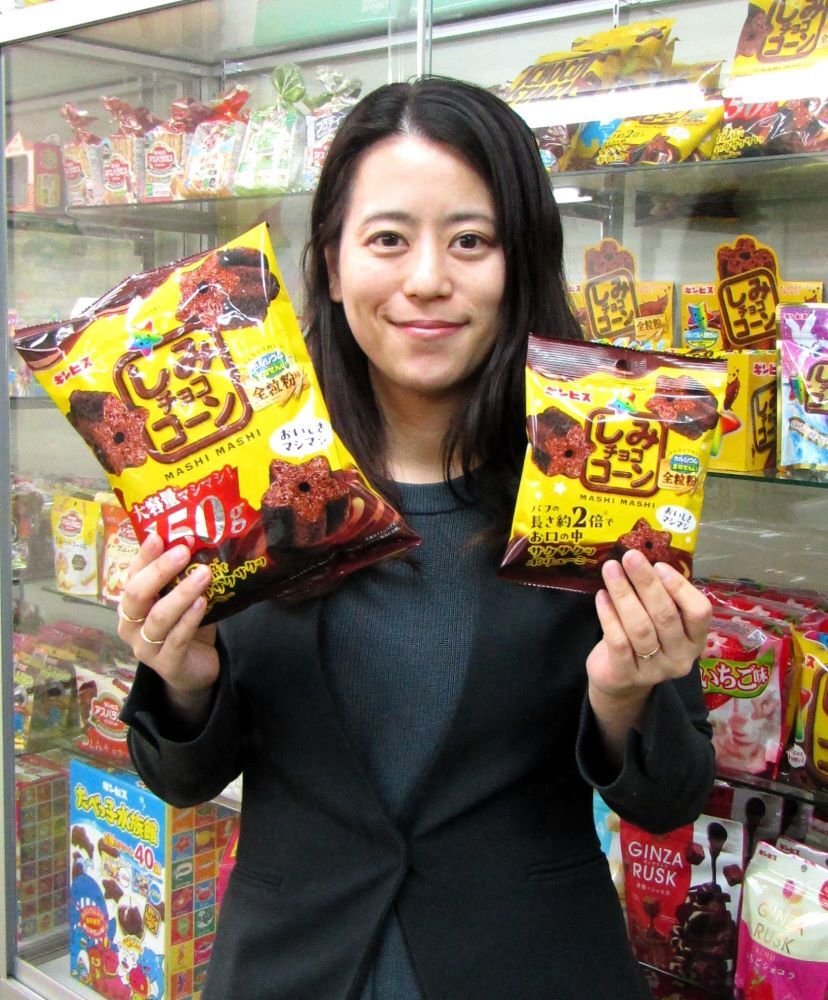 ギンビス「しみチョココーン」からコーンパフの長さが約2倍の新