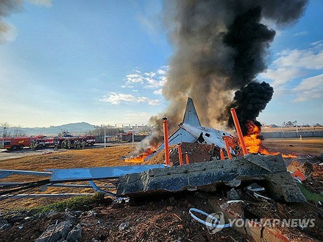 韓国旅客機の墜落事故現場