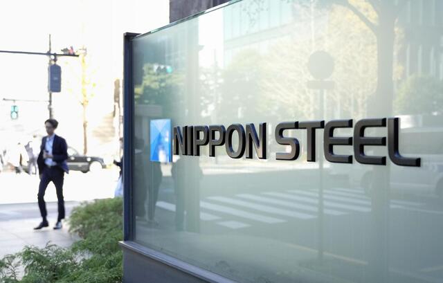 日本製鉄、USスチール買収禁止措置で緊急会見へ!バイデン大統領の決定に反撃か? 日本製鉄本社ビル前のロゴ