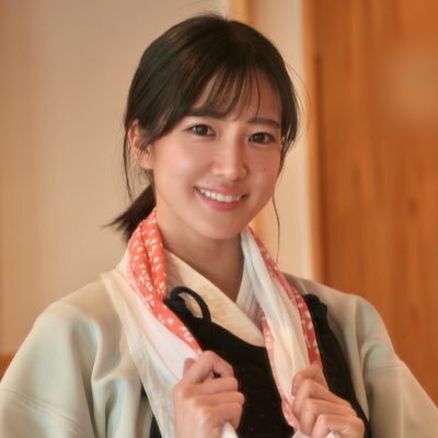 佐藤あかりさんが露天風呂でくつろいでいる様子