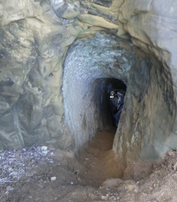 硫黄島での遺骨収集の様子