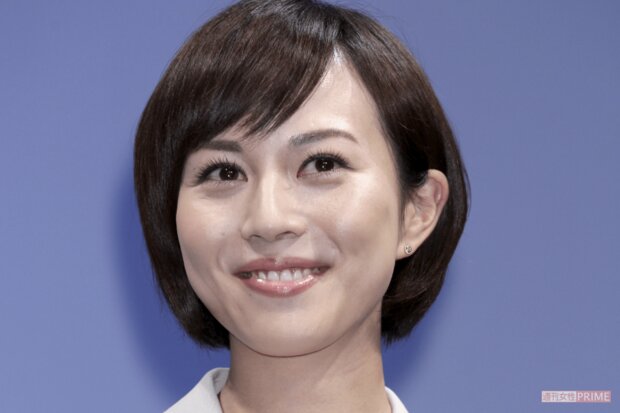 alt 比嘉愛未と岩田剛典が芸能人格付けチェックに出演。料理の格付けで比嘉は浜田雅功作のエビチリを選択、岩田はミシュランシェフ作の料理を選んだが比嘉に押し切られて変更した様子が写っている。