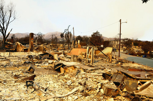 カリフォルニア州パシフィック・パリセーズの山火事被害