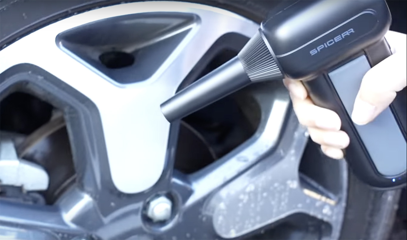 重量たった約300g！SPICERRの“充電式ジェットファン”が洗車で大