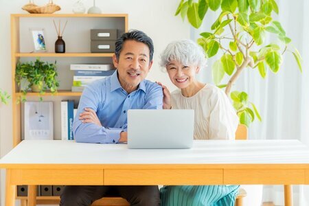 70歳代で《貯蓄3000万円以上》を保有する世帯は2割弱、「貯蓄なし」は何パーセントくらい？(LIMO)