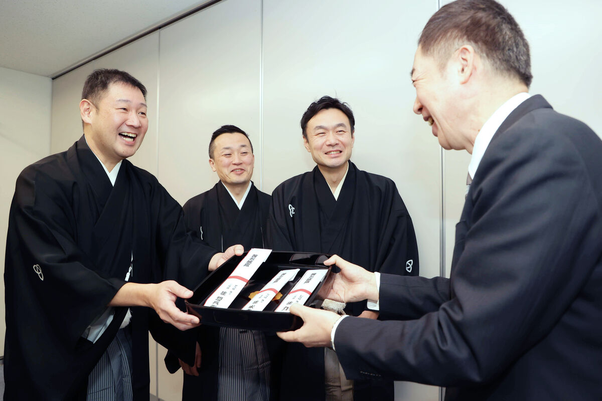 ３月襲名披露の桂ざこばさん一門３人が報知新聞社訪問 「落語は“気ぃ”や！」の師匠イズム継承（スポーツ報知） - Yahoo!ニュース