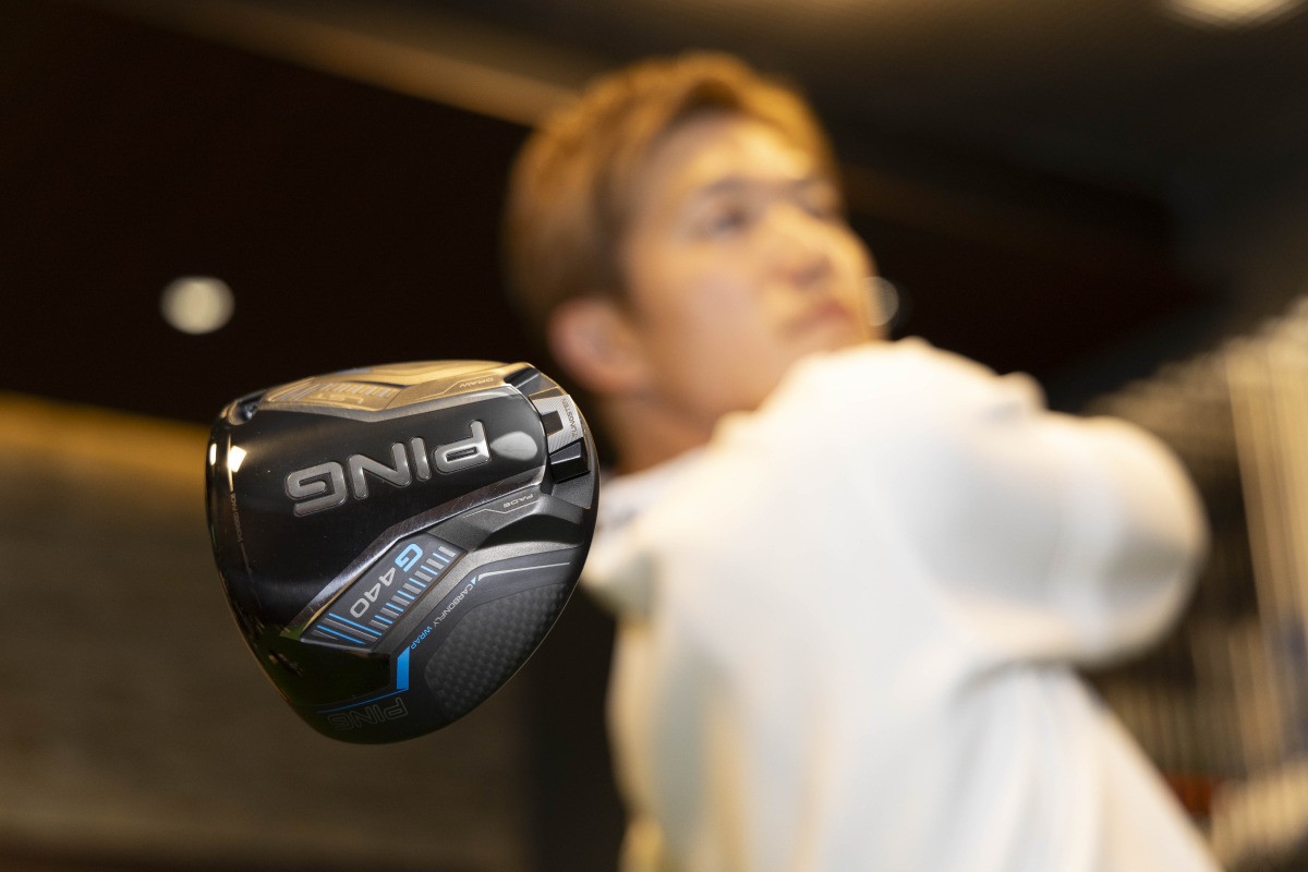 飛ぶと話題のピン「G440ドライバー」を人気コーチが試打