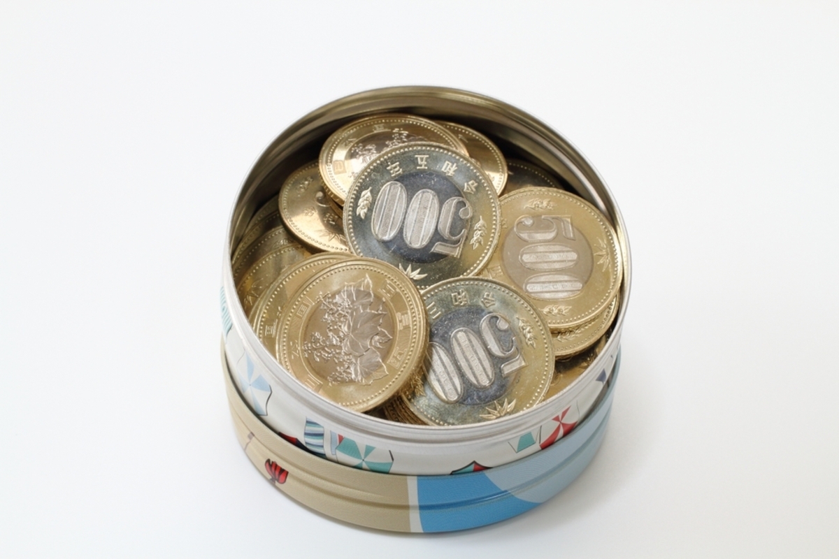 500円玉貯金が「10万円」に! 銀行に預ける場合に「手数料」が 500円玉貯金が「10万円」に! 銀行に預ける場合に「手数料」が