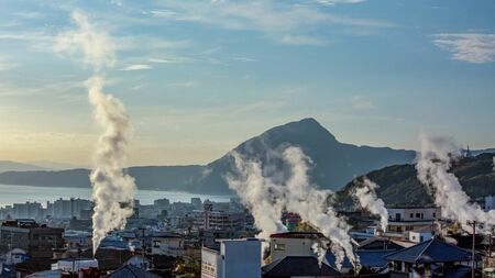 大分県が提案する久大本線ルートは、日田や由布院といった観光地を経由することで、地域活性化への期待も高まる。