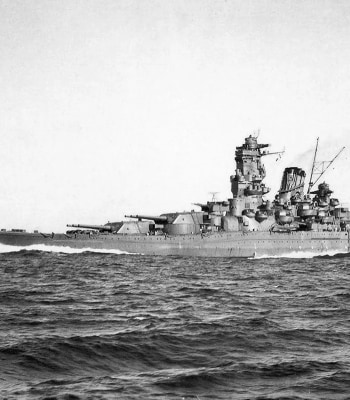 alt=1941年の公試航行中の戦艦大和。雄大な姿とは裏腹に、この巨艦は悲劇的な最期を迎えることになる。