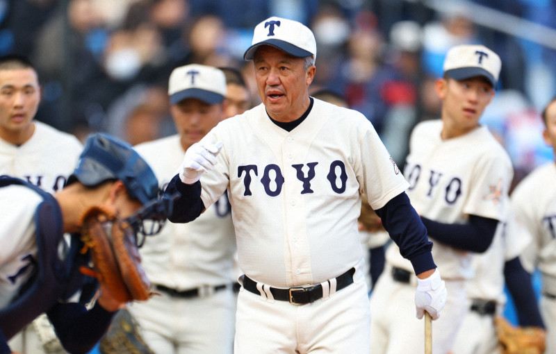 通販生活 ファッション このユニホームで甲子園に」 母校導く東洋大姫路・岡田監督 応援グッズ