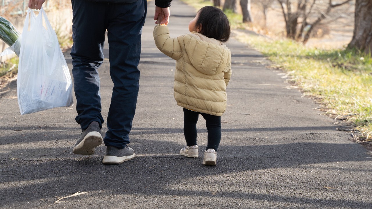 16年前、元妻の宗教を理由に離婚した60歳男性…泣く泣く当時4歳の息子と別れるも、面会拒否で会えず。20歳になった息子から届いた「一通の手紙」に号泣【FPが解説】（THE GOLD ONLINE（ゴールドオンライン）） - Yahoo!ニュース