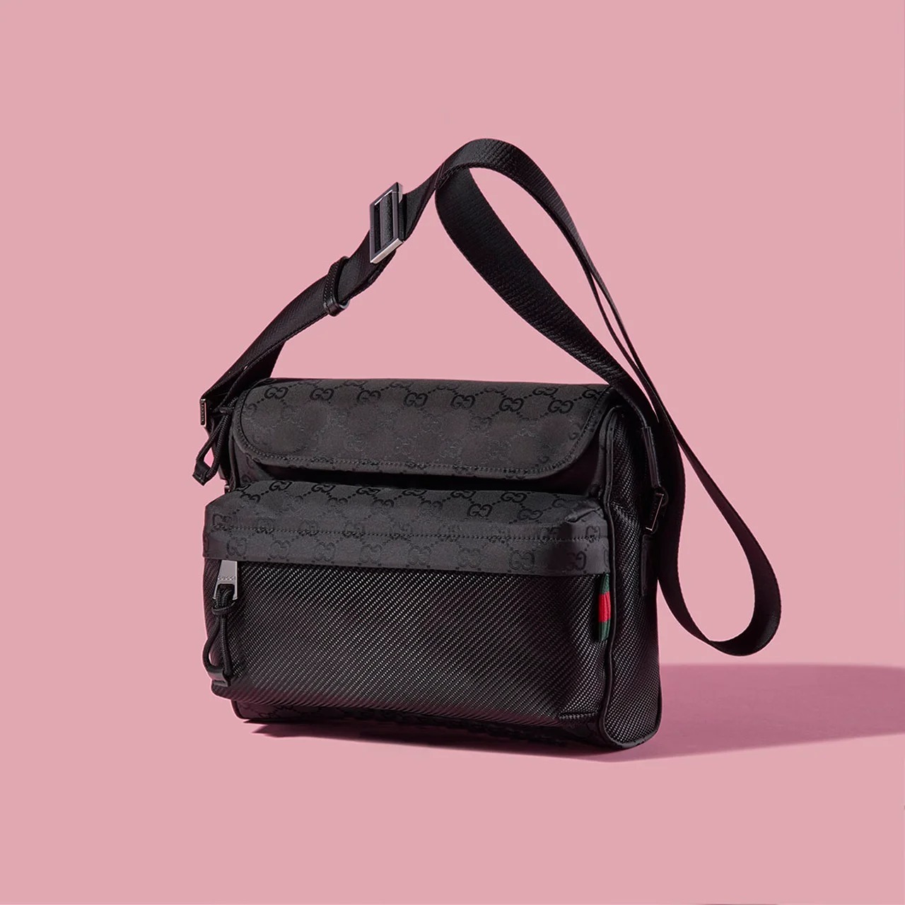 グッチ】春色の財布も、シックな黒バッグも気になる。大人が買う